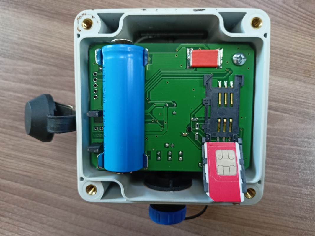 Inserting the SIM card into the L50GSM SPLAV