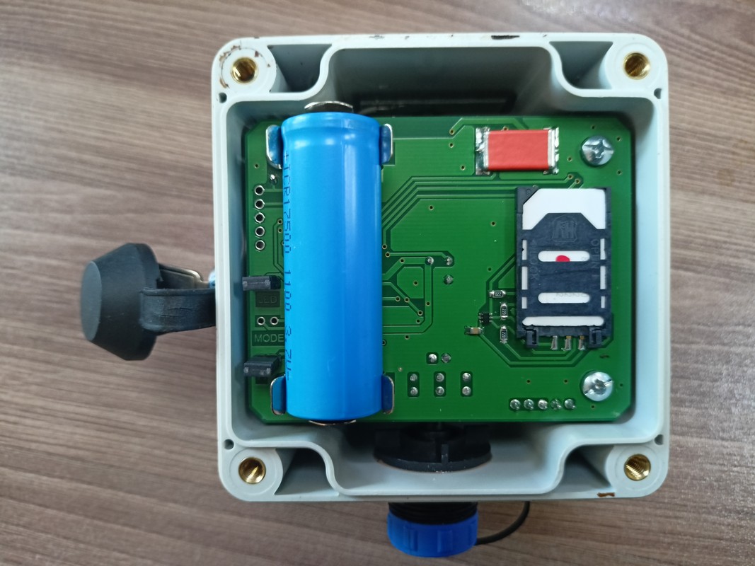 Inserting the SIM card into the L50GSM SPLAV